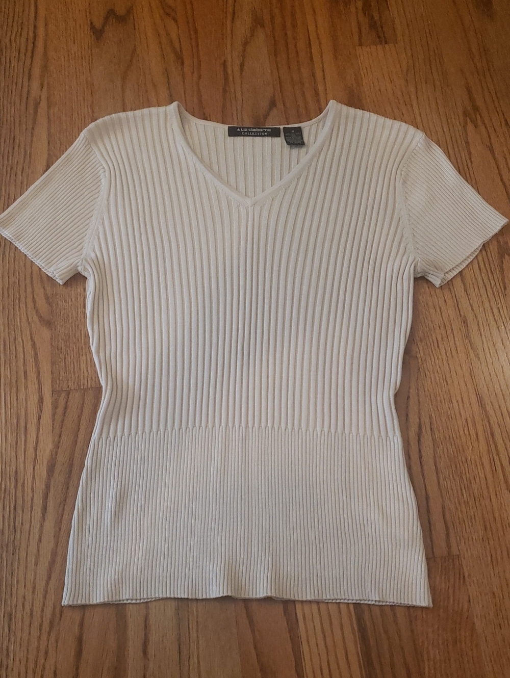 Liz Claiborne Light Beige Ribbed V-Neck Short-sleeve Top Size: M